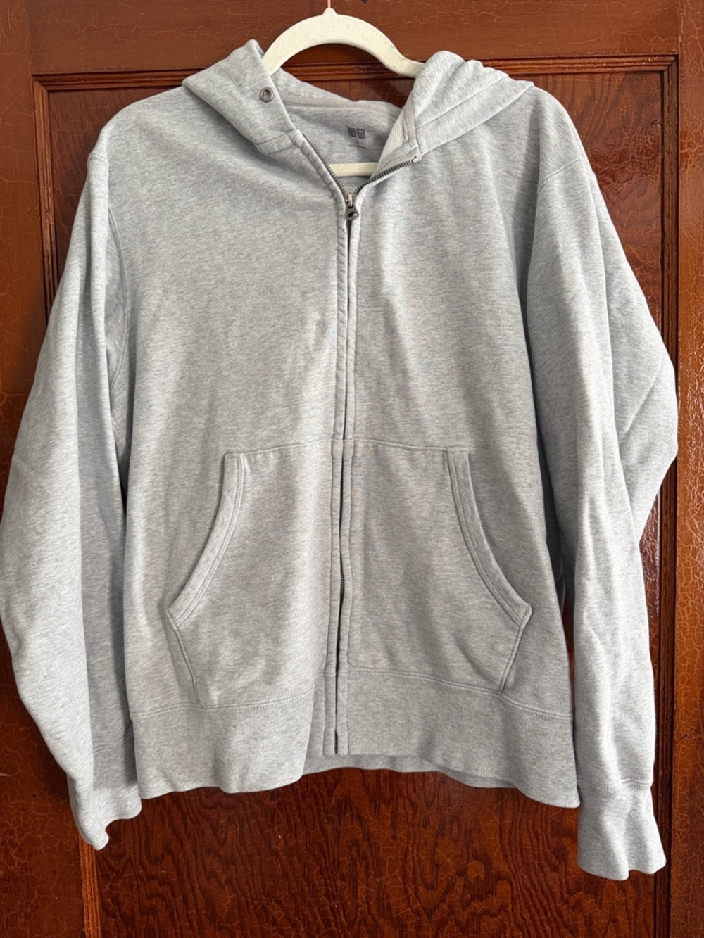 Uniqlo Light Gray Crewneck Sweatshirt